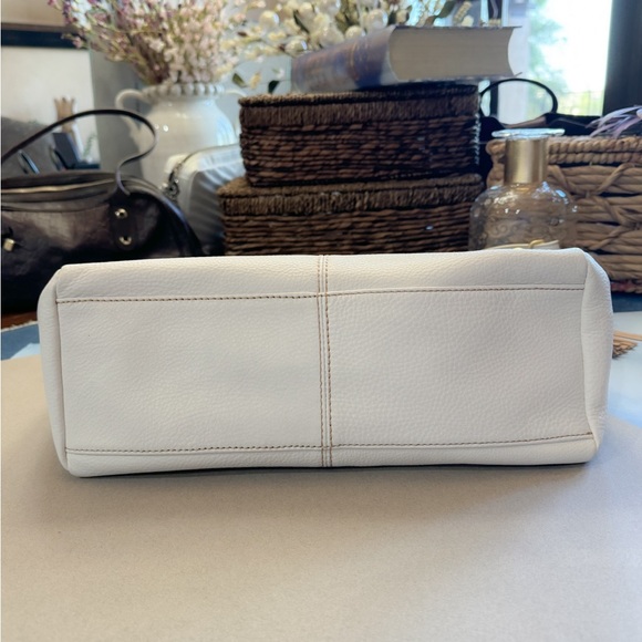 HOBO Large Leather Sheila Satchel NWT - Picture 13 of 15